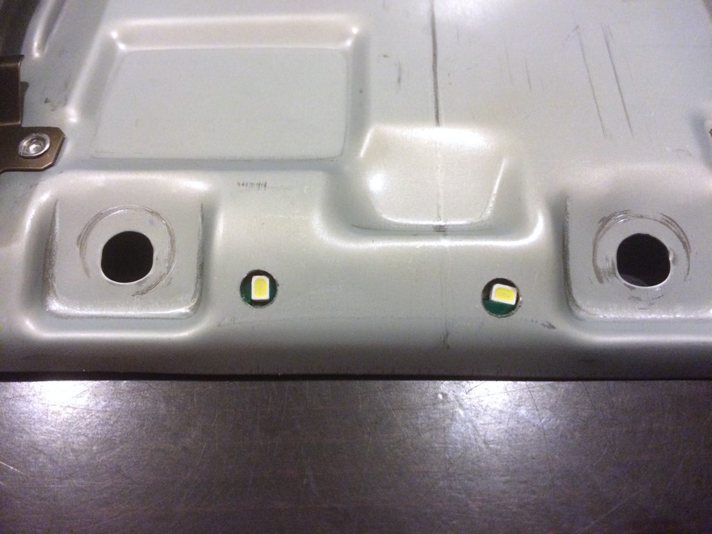 LEDを付けた灰皿のパーツ表
